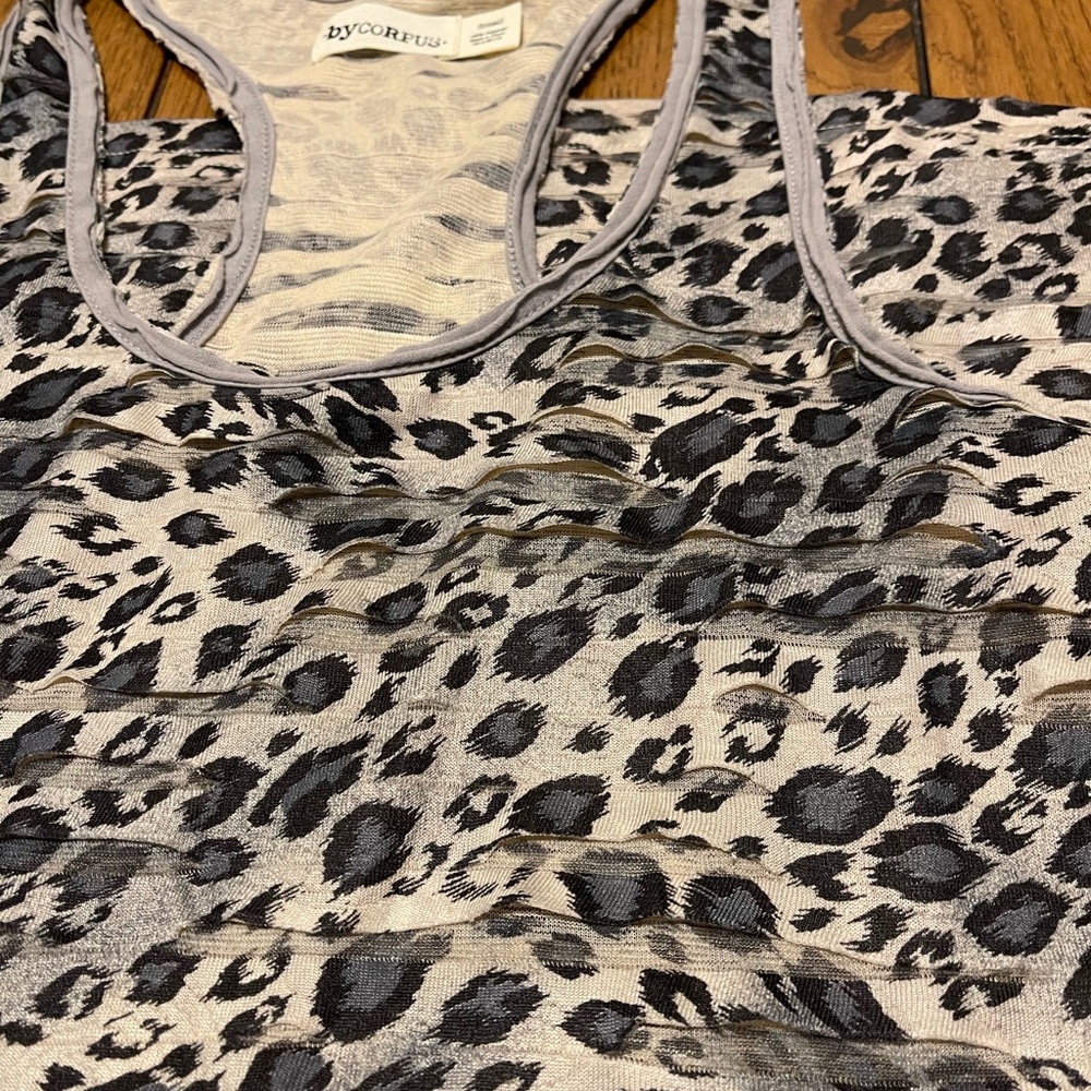 By Corpus Leopard Print Racerback Top - Picture 4 of 8
